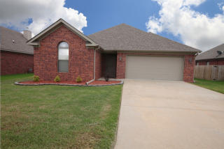 102 Sologne Forest Dr, North Little Rock, AR 72113-7094