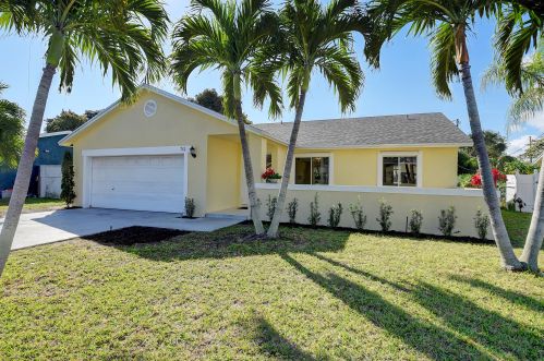 742 Ocean Dr, Boynton Beach, FL 33426-4379