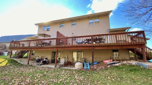 490 Olympic Dr, Slinger WI  53086-9379 exterior