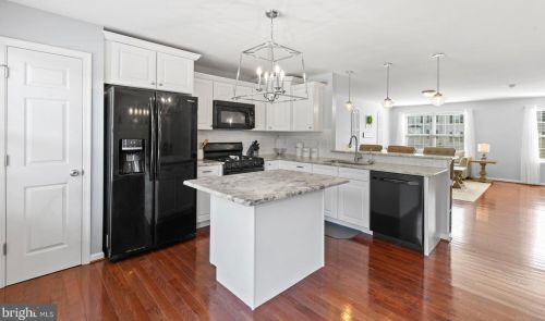 3 Nicole Ct, West Deptford NJ  08096-5506 exterior