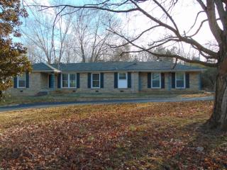 1309 Oak Hill Dr, Clarksville, TN 37040-4330