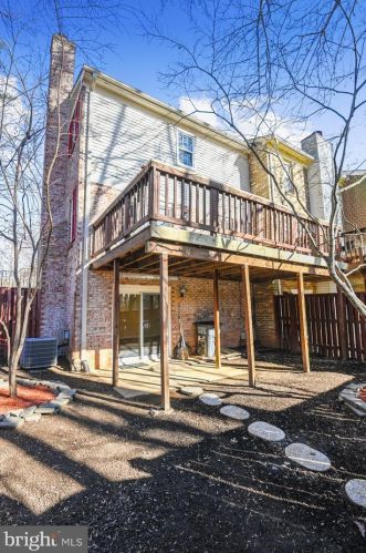9145 Galbreth Ct, Springfield VA  22153-1110 exterior