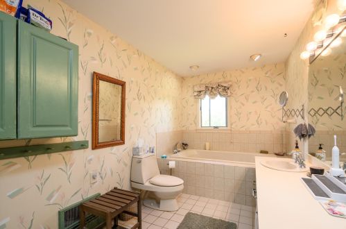 121 Ladd Hill Rd, Belmont NH  03220-3009 exterior