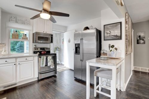 9018 26th Ave, Kenosha WI  53143-6614 exterior