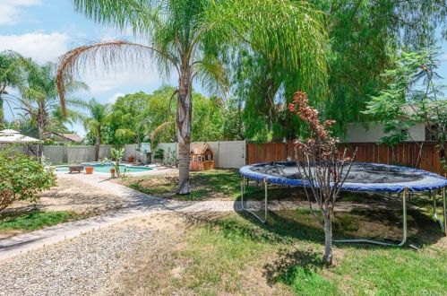 12607 Orangeblossom Ln, Riverside CA  92503-7059 exterior