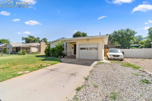 1626 Alexander Cir, Pueblo CO 81001-2002 exterior