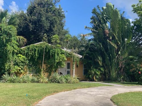 385 Garden Blvd, West Palm Beach, FL 33410-4879