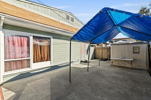 2800 Devonshire Ave, Redwood City CA  94063-3211 exterior