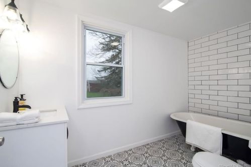 322 Ridgewood Rd, Middletown CT  06457-1949 exterior