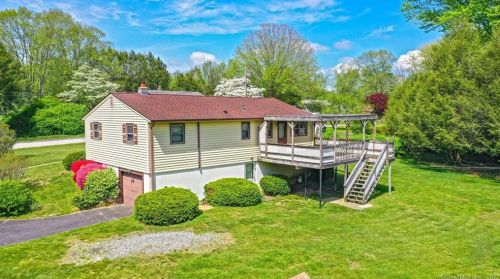6 Linda Ct, Norwich, CT 06365-8610