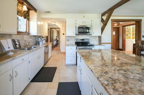 524 Main St, Wallingford CT  06492-1722 exterior