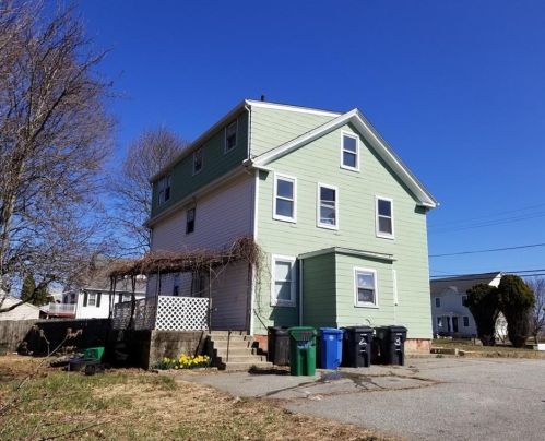 282 High St, Cumberland, RI 02864-7904