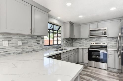 9262 Mapleview Way, Elk Grove CA  95758-5007 exterior