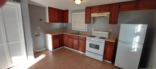 44 Glenwood Ave, Bloomfield, CT 06002-3313