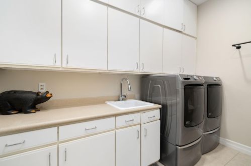 8 King Edward Ct, Rancho Mirage CA  92270-1621 exterior