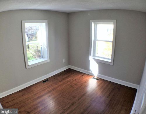 20 Loudoun St, Lovettsville VA  20180-8510 exterior