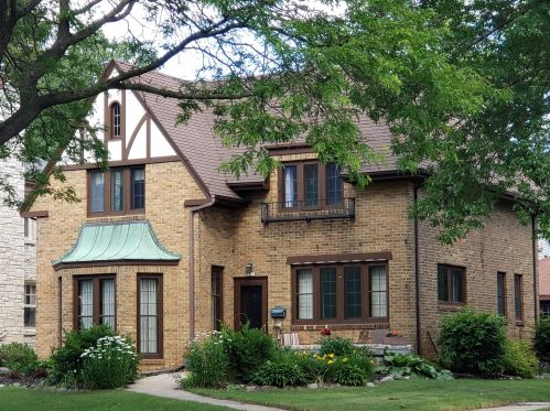 5800 Kent Ave, Milwaukee, WI 53217-4612