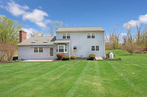 50 Melillo Cir, North Haven, CT 06473-2179