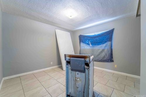 1437 Lake St, Bakersfield CA 93305-4841 exterior