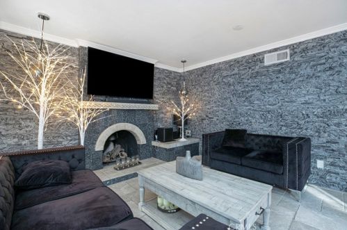 27067 Alabastro Dr, Santa Clarita CA  91354-2215 exterior