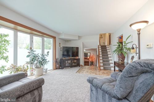 318 White Birch Dr, Riverton NJ  08077-4396 exterior