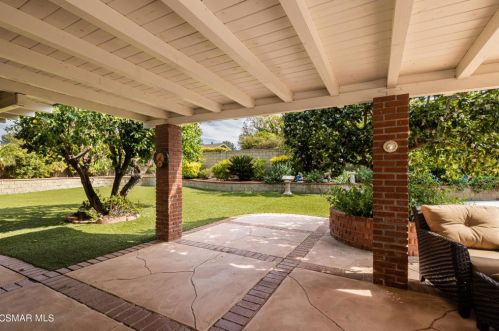 676 Weaver St, Simi Valley CA  93065-4315 exterior