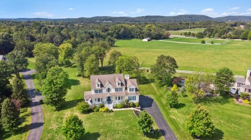 39 Robin Ct, Poughquag NY  12570-4508 exterior