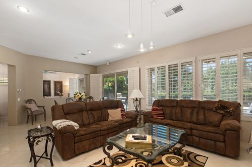 122 Kavenish Dr, Rancho Mirage CA  92270-3244 exterior