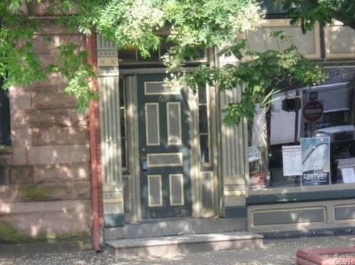 66 3rd St, Easton, PA 18042-7752