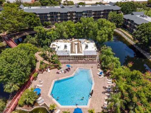 600 Neapolitan Way, Naples FL  34103-8568 exterior