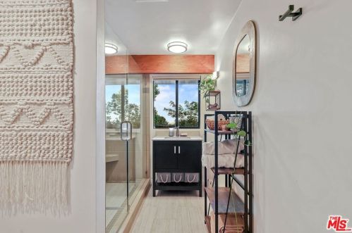 21629 Saddle Peak Rd, Topanga CA  90290-3415 exterior