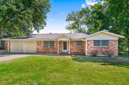 1156 Simpson Dr, Hurst, TX 76053-4558