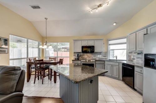 1704 Kingston Ln, Lewisville TX  75028-7307 exterior