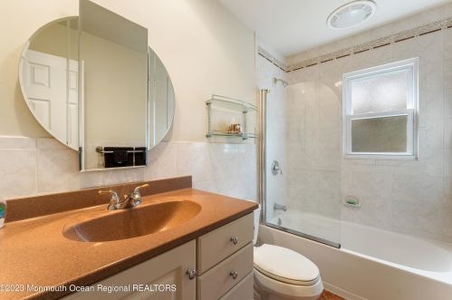 922 Morris Ave, Lakewood NJ  08701-5521 exterior