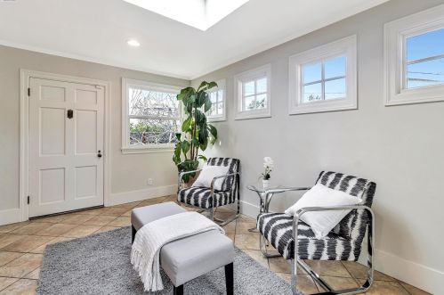 2800 Kingsland Ave, Oakland CA  94619-3325 exterior