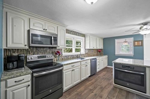 18 Mennella Rd, Poughquag, NY 12570-5025