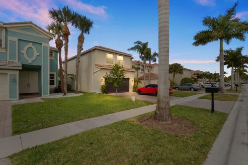 9112 Dupont Pl, West Palm Beach, FL 33414-6476