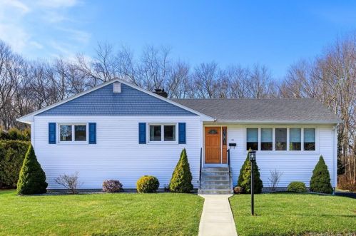 20 Pinecrest Ct, Norwich, CT 06360-5311