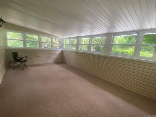 5 Court Ln, Fishkill NY  12524-2432 exterior