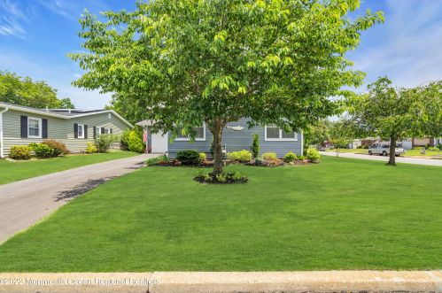 2 Campion Ct, Bricktown NJ  08724-1909 exterior