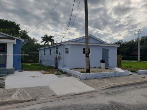 274 Adams Pl, Pahokee FL  33476-2123 exterior