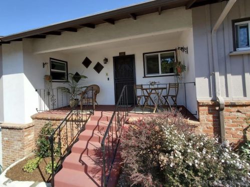 340 Avalon Dr, Vista, CA 92084-6204