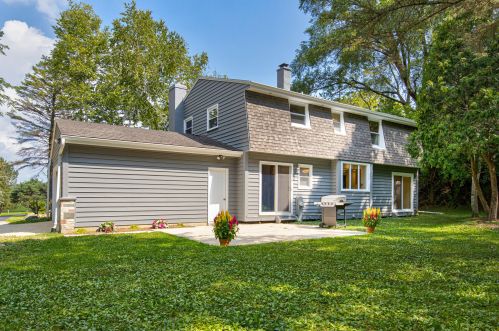 9019 Poplar Dr, Thiensville WI  53097-3155 exterior