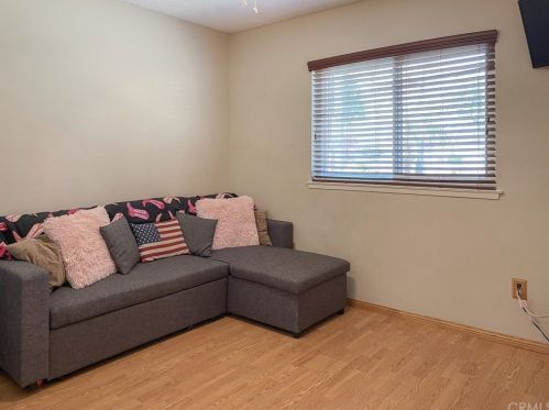 242 White Oak Rd, Lake Elsinore CA  92530-5181 exterior