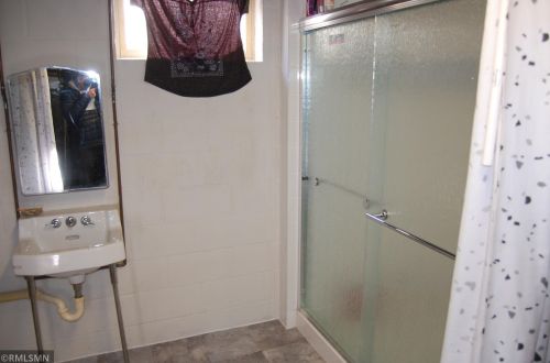 4559 Douglas Dr, Minneapolis MN 55422-1033 exterior