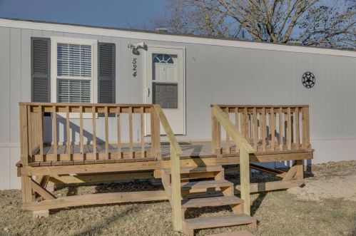 524 Laredo Rd, Burleson, TX 76028-2258