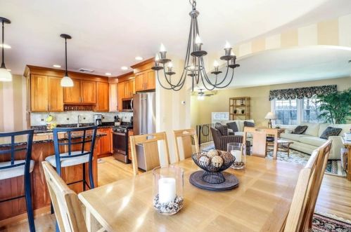 33 Sunset Hill Rd, Brookfield Center CT  06804-3448 exterior
