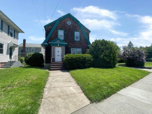 2020 Broad St, Providence, RI 02905-3339
