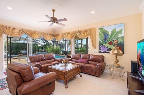 5076 Post Oak Ln, Naples FL  34105-4526 exterior