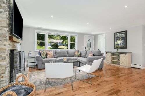 7 Cider Ln, Norwalk CT  06851-3413 exterior